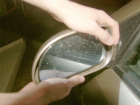 Bărbat din Medgidia, venit la Constanţa să fure oglinzi de la maşini